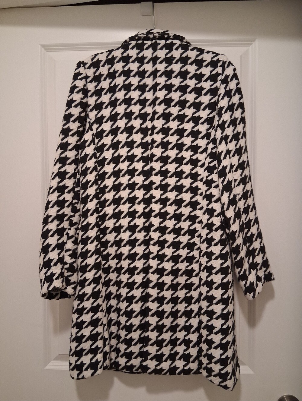 HoundsTooth Coat - Picture 3 of 11